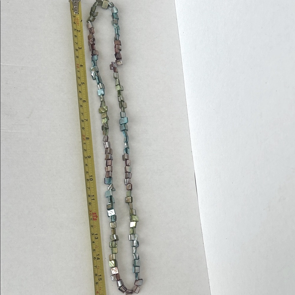 Multicolor Shell Bead Necklace - Picture 4 of 5